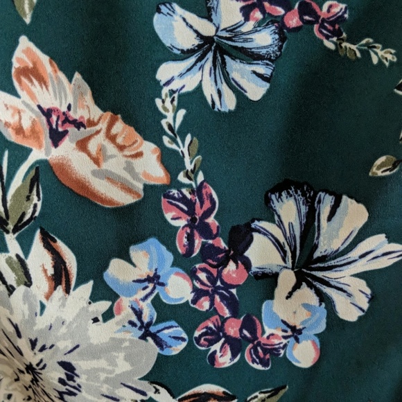 Green floral sleeveless blouse - Picture 3 of 4